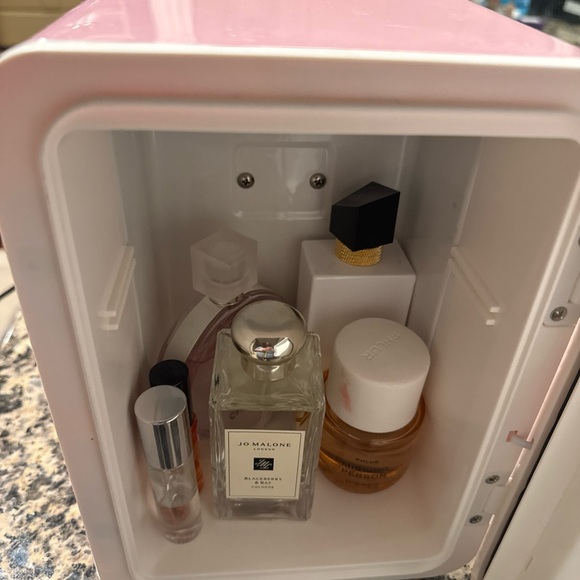 Compact Pink Mini Fridge - Picture 6 of 6